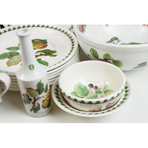 123 - Portmeirion 'Pomona' pattern ceramics to include 7 dinner plates, mixing bowl, 2 storage jars, jug, ... 