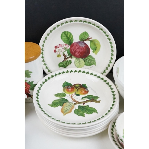 123 - Portmeirion 'Pomona' pattern ceramics to include 7 dinner plates, mixing bowl, 2 storage jars, jug, ... 