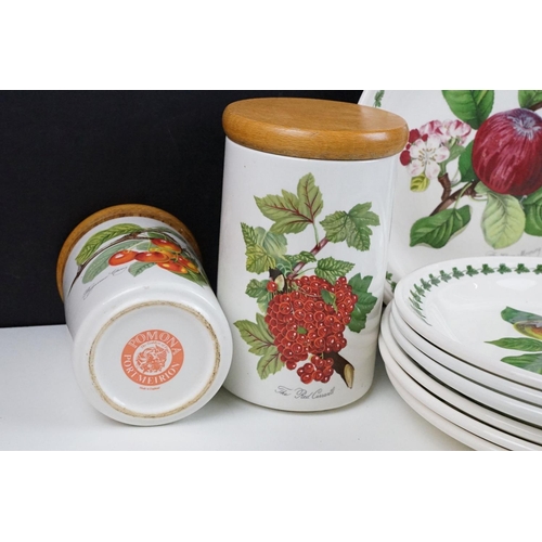 123 - Portmeirion 'Pomona' pattern ceramics to include 7 dinner plates, mixing bowl, 2 storage jars, jug, ... 