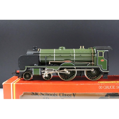 10 - Six boxed Hornby OO gauge locomotives to include R683 SR 4-4-0 Schools Class V Repton, R355 MR 4-4-0... 