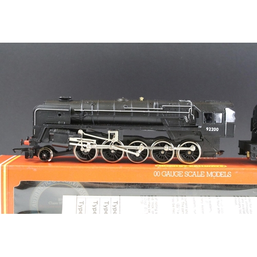 9 - Four boxed Hornby OO gauge locomotives to include R262 BR Coronation Class Duchess of Atholl, R264 B... 