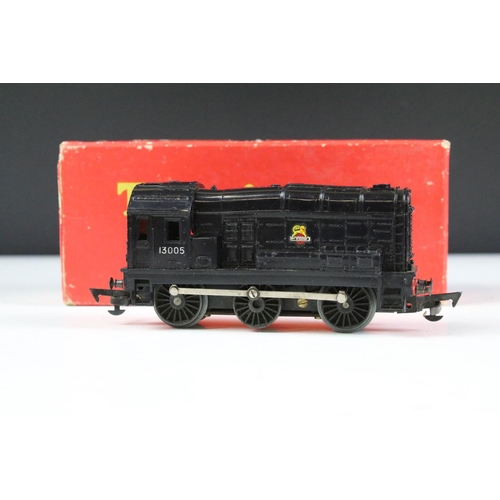 27 - Seven boxed Triang / Hornby OO gauge locomotives to include 2 x R251 0-4-0 Class 3F Tender Loco blac... 