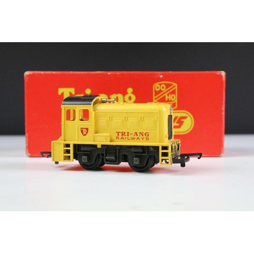 28 - Eight boxed Triang OO gauge locomotives to include R351 Co Co Class EM2 Electric Locomotive, 2 x R15... 