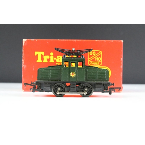 28 - Eight boxed Triang OO gauge locomotives to include R351 Co Co Class EM2 Electric Locomotive, 2 x R15... 