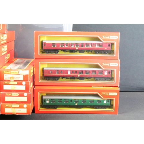 31 - 29 Boxed Triang Hornby OO gauge items of rolling stock to include R342 Car Transporter, R628 BR Buff... 