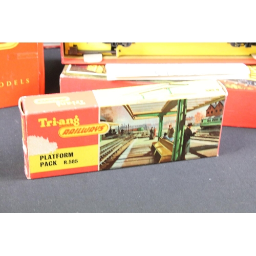 34 - 11 Boxed Triang Hornby OO gauge trackside accessories and sets to include R264 Grand Victorian Suspe... 