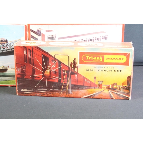 34 - 11 Boxed Triang Hornby OO gauge trackside accessories and sets to include R264 Grand Victorian Suspe... 