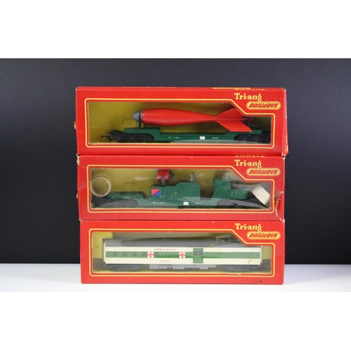 40 - Nine boxed Triang / Hornby OO gauge military items of rolling stock to include R341 Searchlight, R23... 