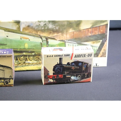 63 - Around 40 boxed OO gauge model kits and trackside accessories to include Airfix, Merit, and Model La... 