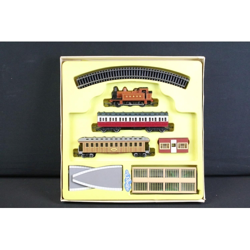 66 - Boxed Hornby OO gauge RS615 The Railway Children train set with smoke, complete, tatty box