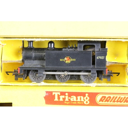 69 - Boxed Triang TT T1- electric model railway, complete with locomotive, rolling stock and track, box w... 