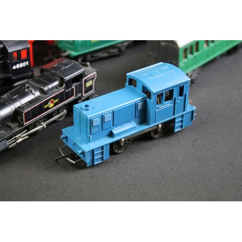 70 - 11 Triang OO gauge locomotives and power cars to include 3 x boxed examples 
(R355 0-4-0 Industrial ... 