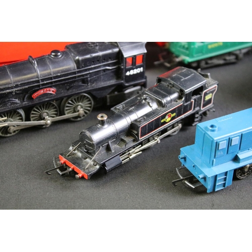 70 - 11 Triang OO gauge locomotives and power cars to include 3 x boxed examples 
(R355 0-4-0 Industrial ... 