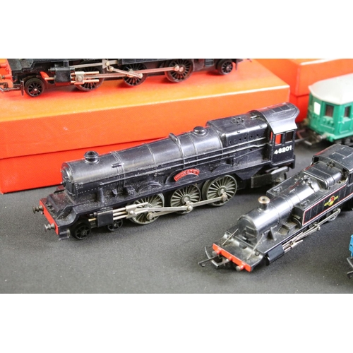 70 - 11 Triang OO gauge locomotives and power cars to include 3 x boxed examples 
(R355 0-4-0 Industrial ... 