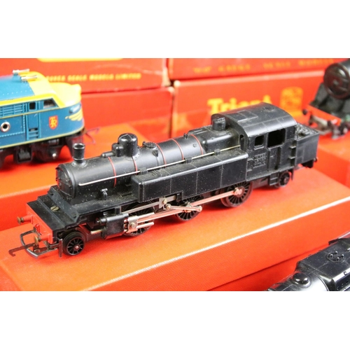 70 - 11 Triang OO gauge locomotives and power cars to include 3 x boxed examples 
(R355 0-4-0 Industrial ... 