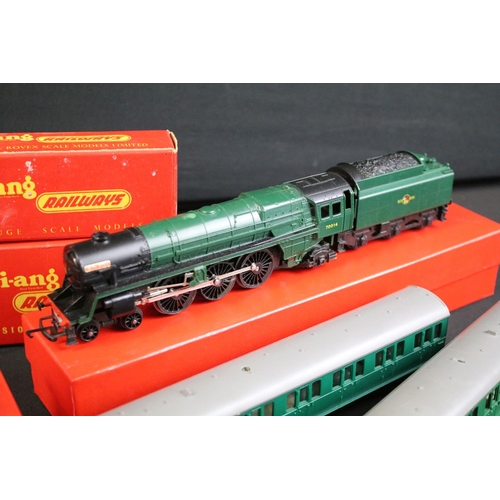 70 - 11 Triang OO gauge locomotives and power cars to include 3 x boxed examples 
(R355 0-4-0 Industrial ... 