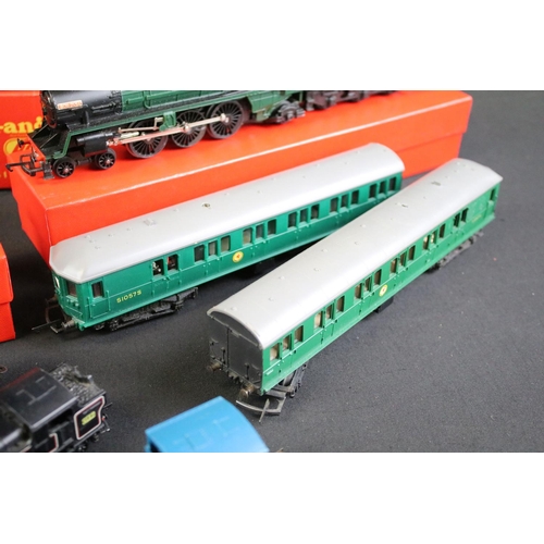 70 - 11 Triang OO gauge locomotives and power cars to include 3 x boxed examples 
(R355 0-4-0 Industrial ... 