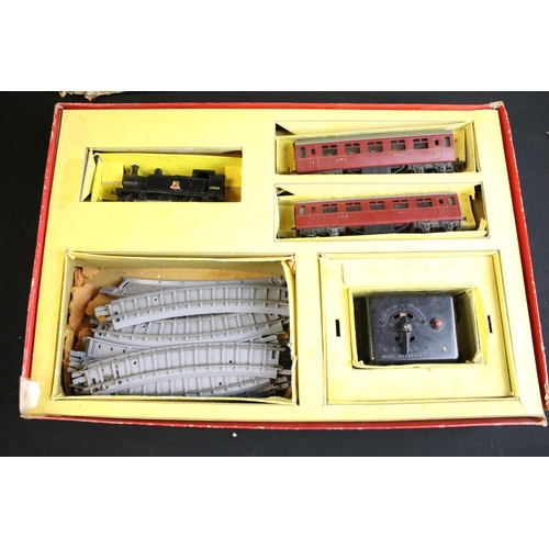 71 - Nine boxed Triang OO gauge train sets to include R1, R3X, RAX, RO etc, contents completeness varries... 