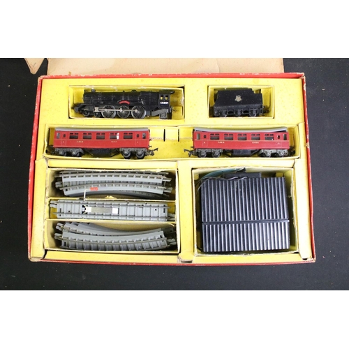 71 - Nine boxed Triang OO gauge train sets to include R1, R3X, RAX, RO etc, contents completeness varries... 