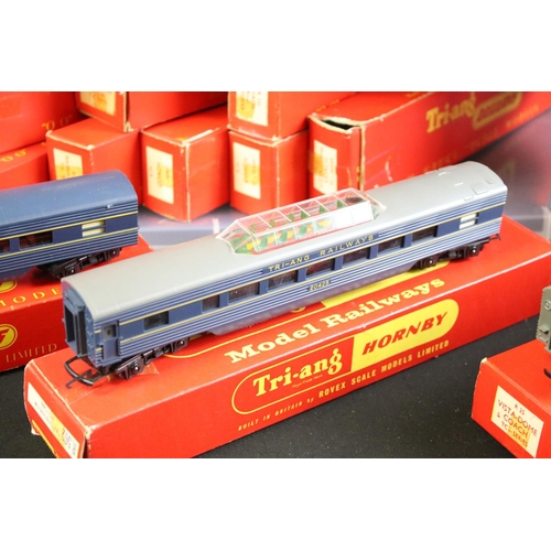 72 - 30 Boxed Triang OO gauge items of rolling stock, various cars and coaches, some box wear