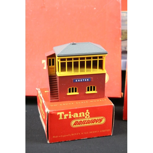 73 - Over 35 boxed Triang trackside and track accessories to include 2 x R80 Complete Station Set, R60 Ti... 