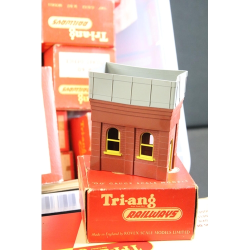 73 - Over 35 boxed Triang trackside and track accessories to include 2 x R80 Complete Station Set, R60 Ti... 