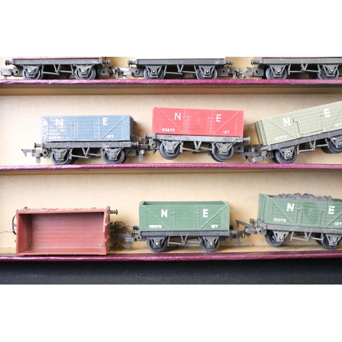 75 - 43 Triang & Hornby items of rolling stock to include 5 x Hornby examples in white boxes, plus 6 x bo... 