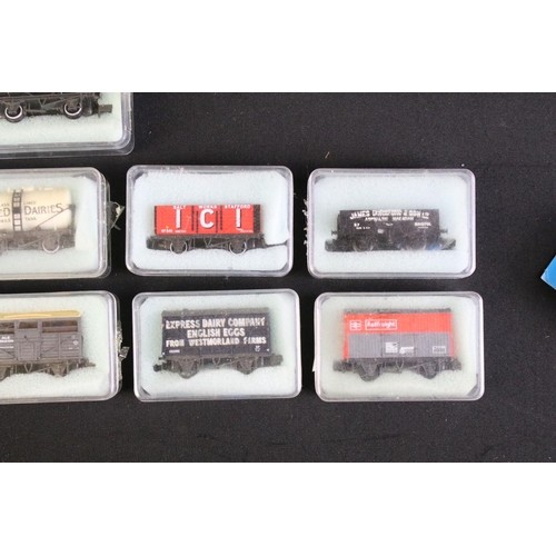 76 - 38 Boxed / cased N gauge items of rolling stock to include Graham Farish, Dapol, Bachmann and Peco f... 