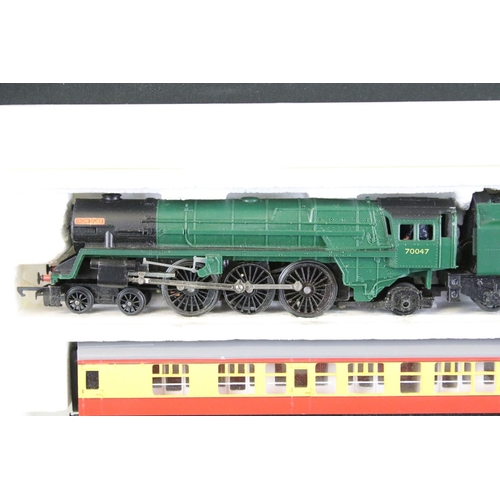 77 - Two boxed Hornby OO gauge train sets to include R538 Blue Pullman Set and another in cardboard and w... 