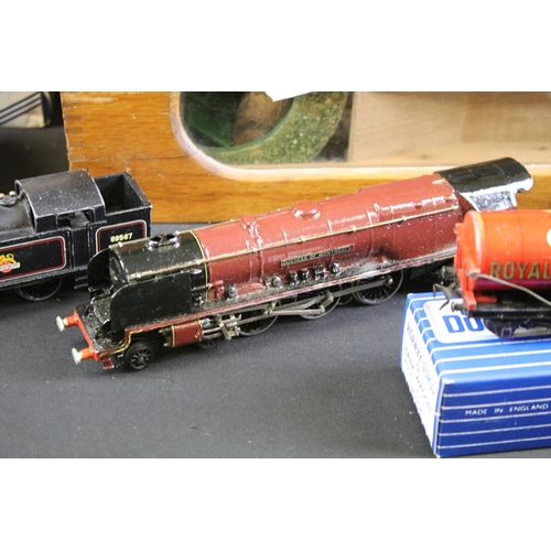 84 - Quantity of Hornby Dublo model railway to include Duchess of Montrose locomotive, 0-6-2 BR 69567 loc... 