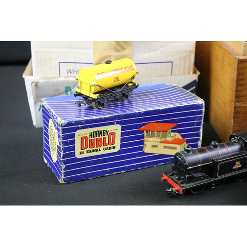 84 - Quantity of Hornby Dublo model railway to include Duchess of Montrose locomotive, 0-6-2 BR 69567 loc... 