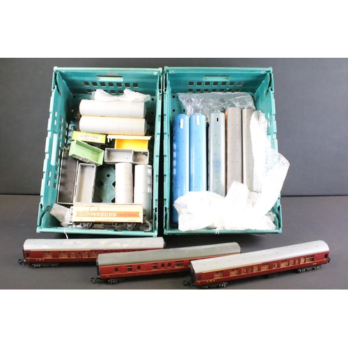 92 - 19 Lima O gauge items of rolling stock to include 8 x coaches, 2 x Shell Tankers, wagons and trucks ... 