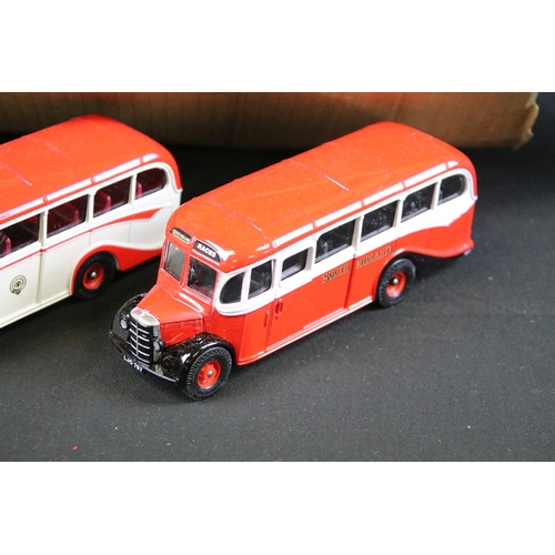 123 - Collection of 46 Corgi diecast model buses / coaches, diecast vg. (2)