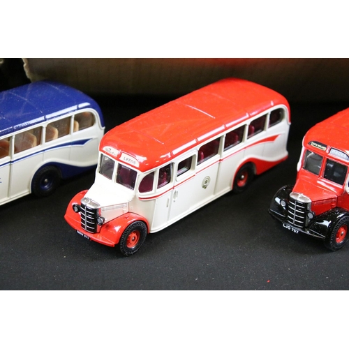 123 - Collection of 46 Corgi diecast model buses / coaches, diecast vg. (2)