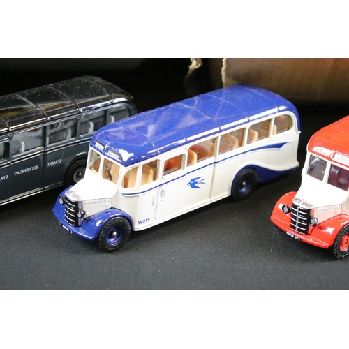 123 - Collection of 46 Corgi diecast model buses / coaches, diecast vg. (2)