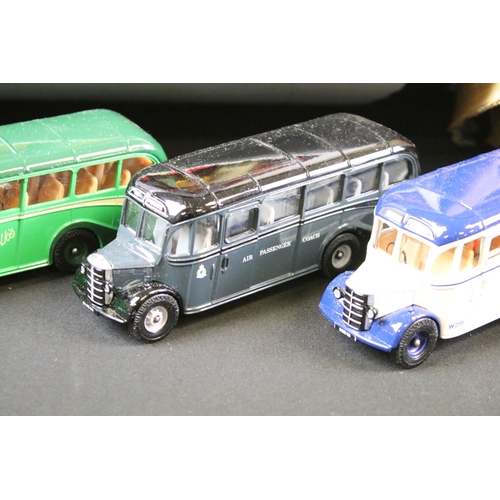 123 - Collection of 46 Corgi diecast model buses / coaches, diecast vg. (2)