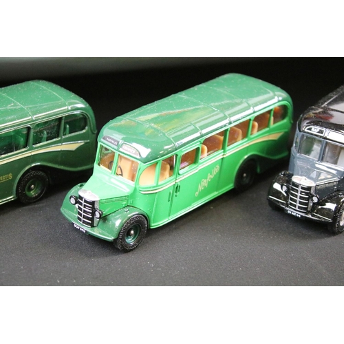 123 - Collection of 46 Corgi diecast model buses / coaches, diecast vg. (2)