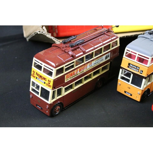 125 - Around 60 diecast models buses to include Corgi, Matchbox Super Kings and Dinky examples, diecast ge... 