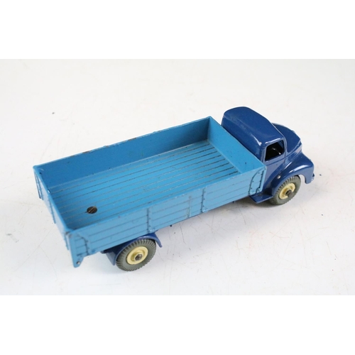 159 - Four boxed Dinky diecast models to include 932 Comet Wagon with hinged tailboard in two tone blue (b... 