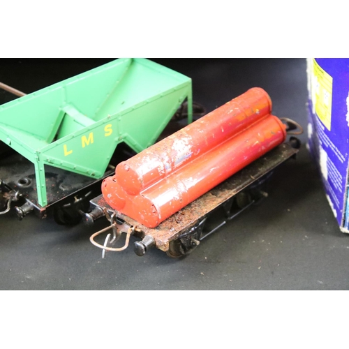 95 - Quantity of O gauge model railway accessories to include 9 x Hornby items of rolling stock, ETS Cont... 