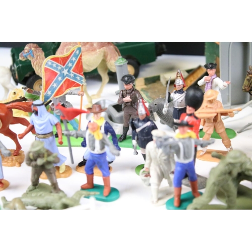 257 - Collection of around 140 plastic figures & accessories to include Timpo Toys, Britains & unbranded e... 