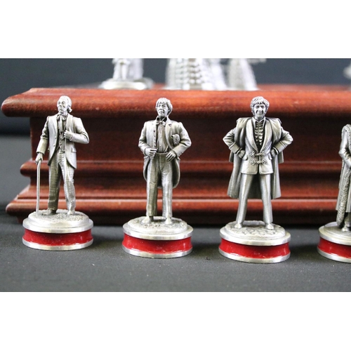 304 - Doctor Who - Danbury Mint Doctor Who 'A Mighty Battle Between Good And Evil' Chess Set, complete wit... 