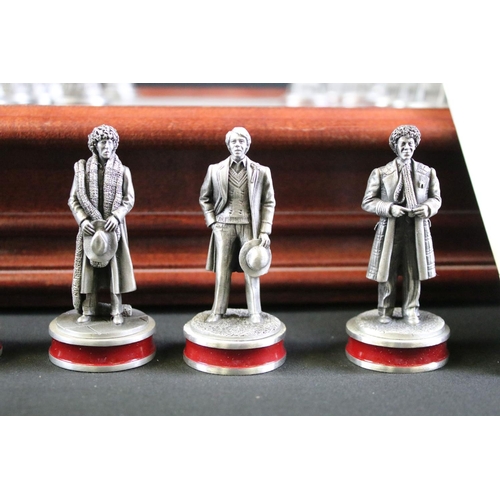 304 - Doctor Who - Danbury Mint Doctor Who 'A Mighty Battle Between Good And Evil' Chess Set, complete wit... 