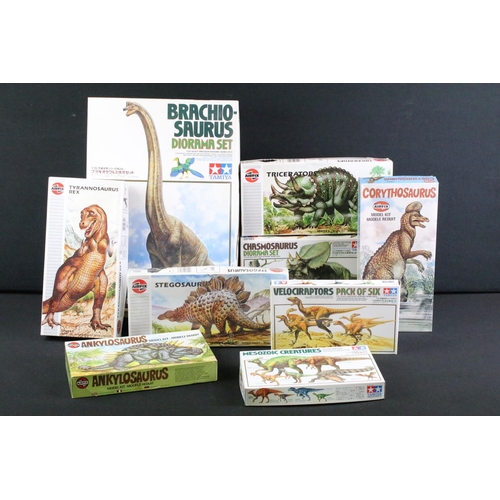 314 - Nine boxed plastic model dinosaur kits to include 4 x Tamiya (60106 Brachiosaurus Diorama Set, 60101... 