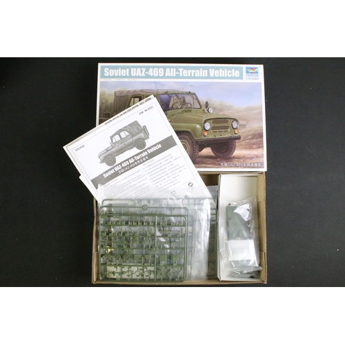 315 - Collection of 17 x boxed plastic military model kits and figure sets to include 6 x Tamiya (32407, 3... 