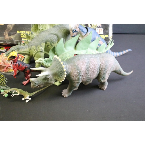 321 - Jurassic Park - Collection of original toys and figures to include 6 x carded Kenner diecast figure ... 