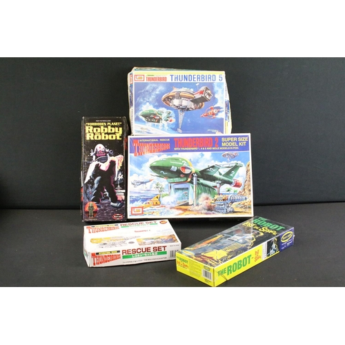 322 - Five space / Sci-Fi related plastic model kits to include 2 x Polar Lights (sealed The Robot Lost in... 