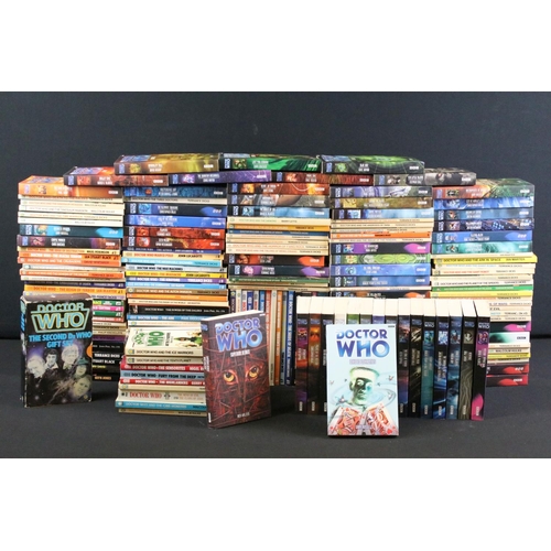 328 - Doctor Who - A collection of around 160 Doctor Who paperback books, featuring Doctor Who And The Cav... 