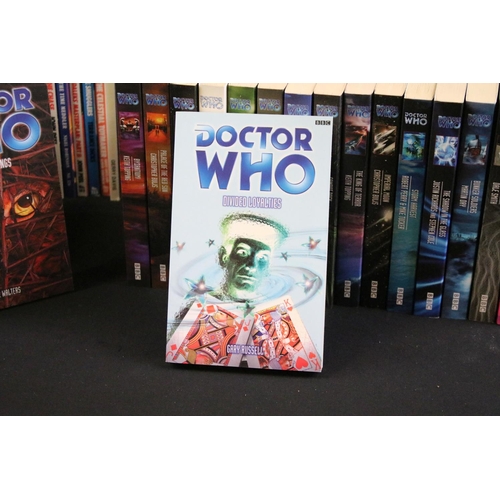 328 - Doctor Who - A collection of around 160 Doctor Who paperback books, featuring Doctor Who And The Cav... 