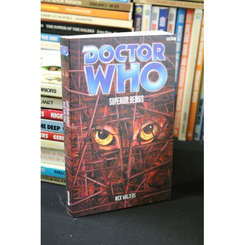 328 - Doctor Who - A collection of around 160 Doctor Who paperback books, featuring Doctor Who And The Cav... 